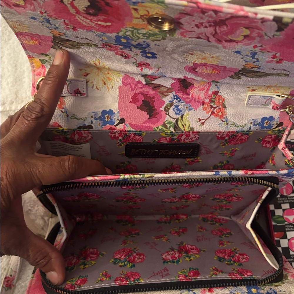 Betsey Johnson Floral Clutch Bag - Pink and Cream w  Betsey Johnson Beauty Trimm - Picture 3 of 4